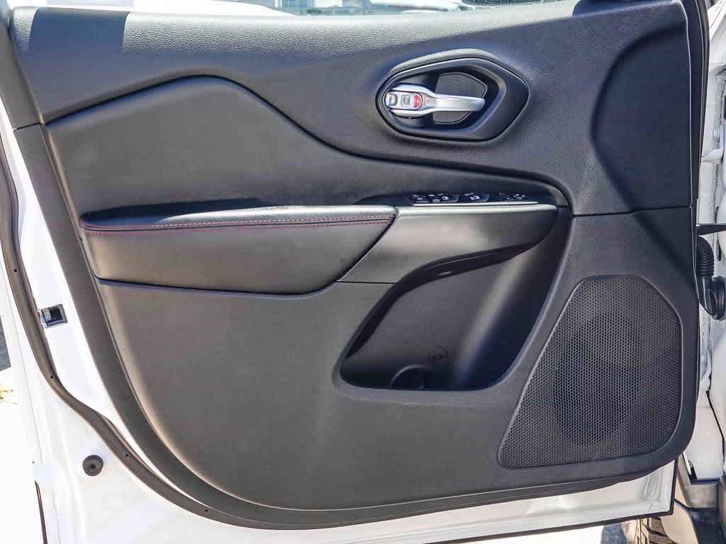 Thumbnail: 2021 Jeep Cherokee - 18