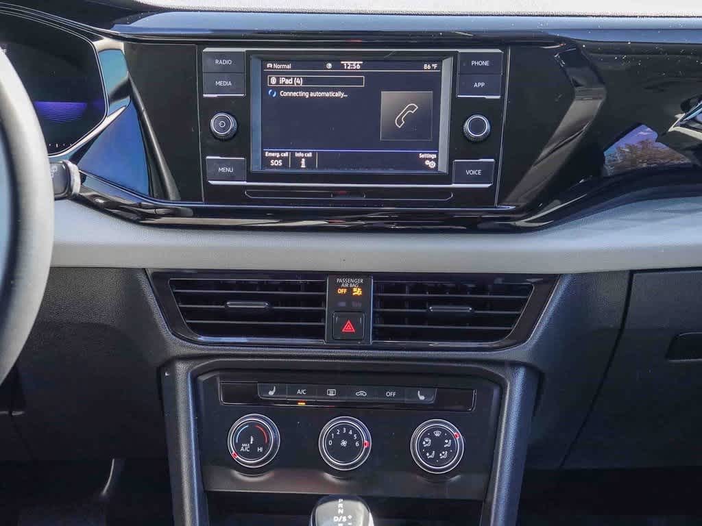 Thumbnail: 2022 Volkswagen Taos - 12