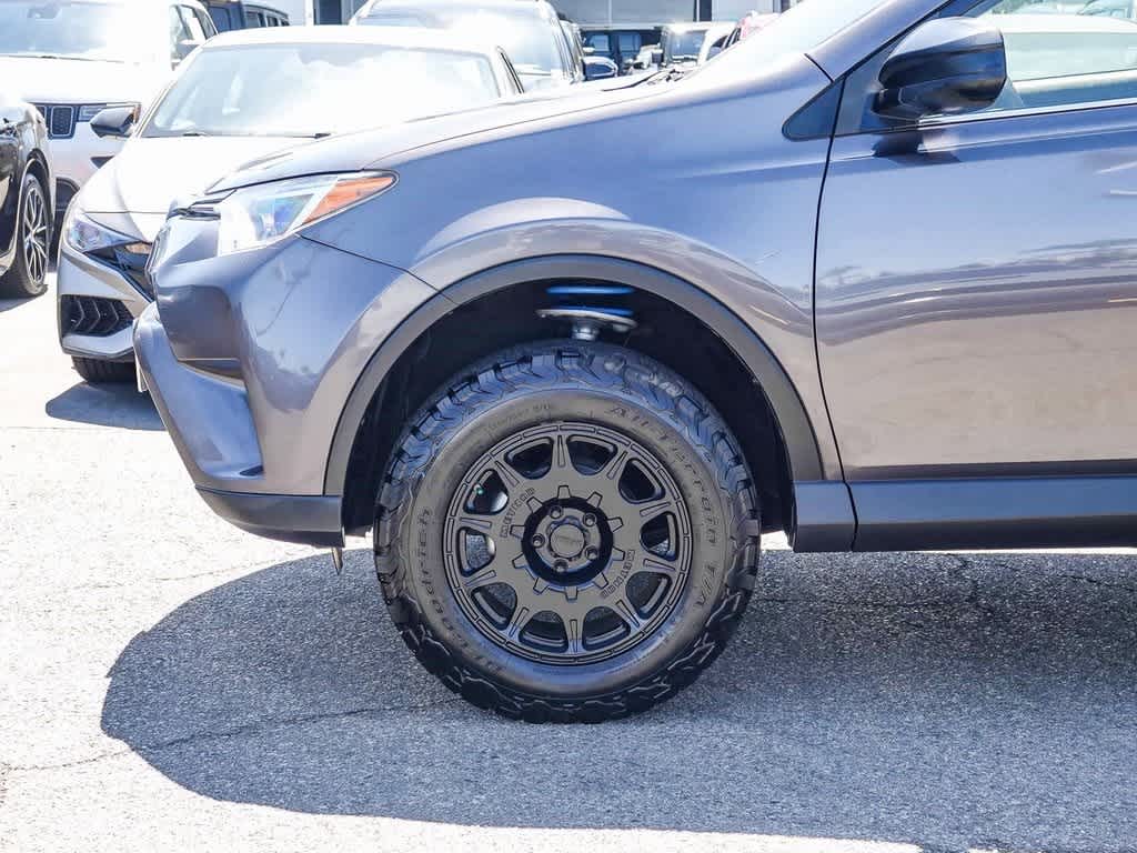 Thumbnail: 2017 Toyota RAV4 - 9