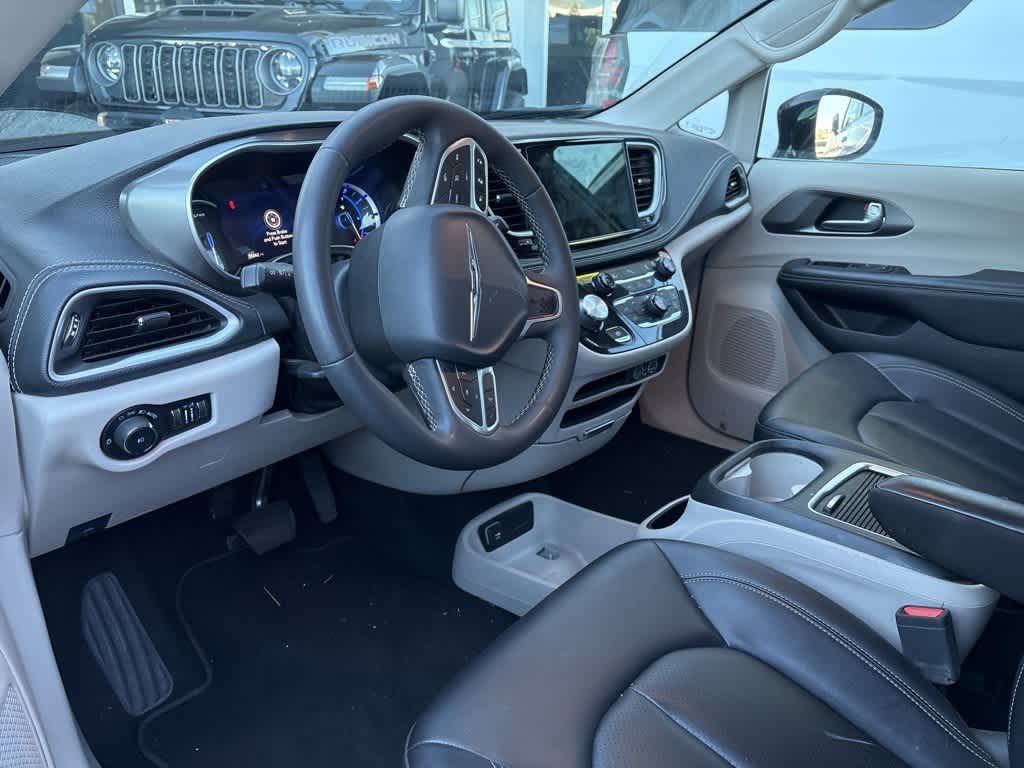 Thumbnail: 2024 Chrysler Pacifica - 10