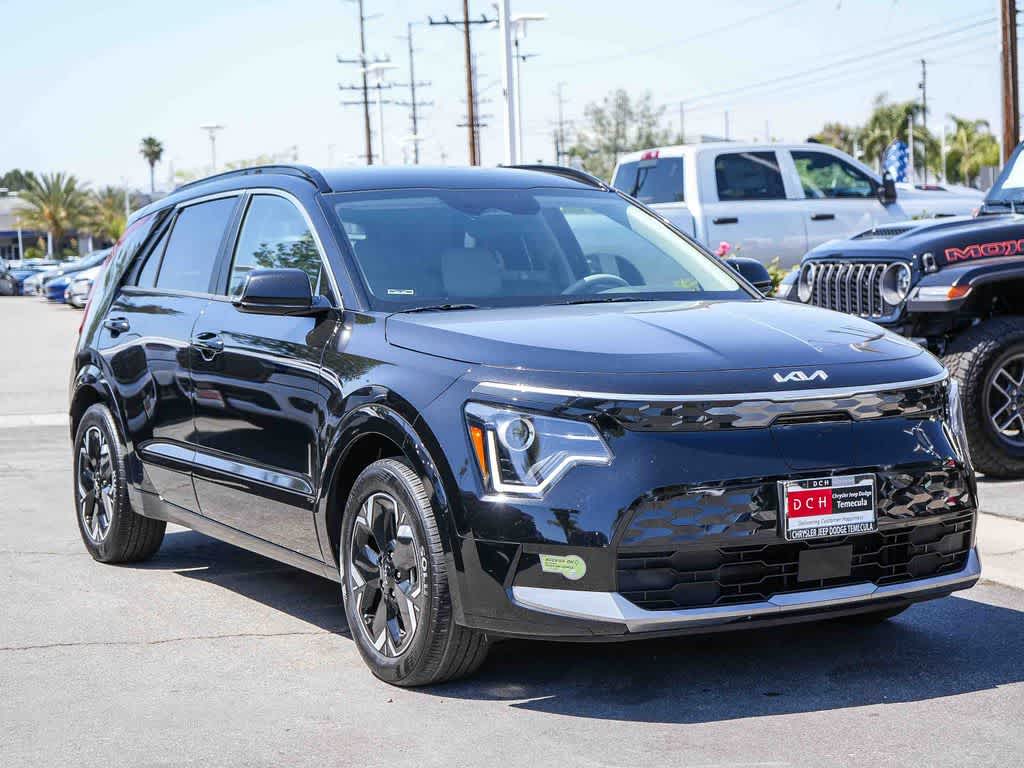 Thumbnail: 2023 Kia Niro - 3