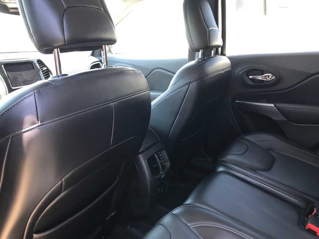 Thumbnail: 2019 Jeep Cherokee - 9