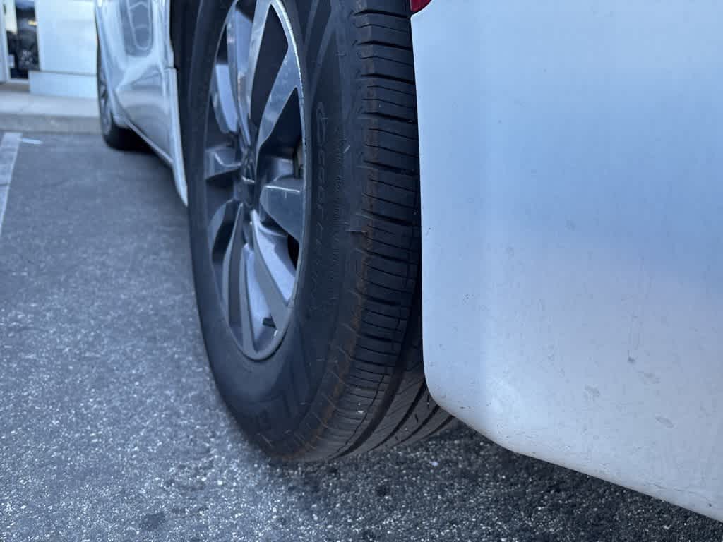 Thumbnail: 2024 Chrysler Pacifica - 9