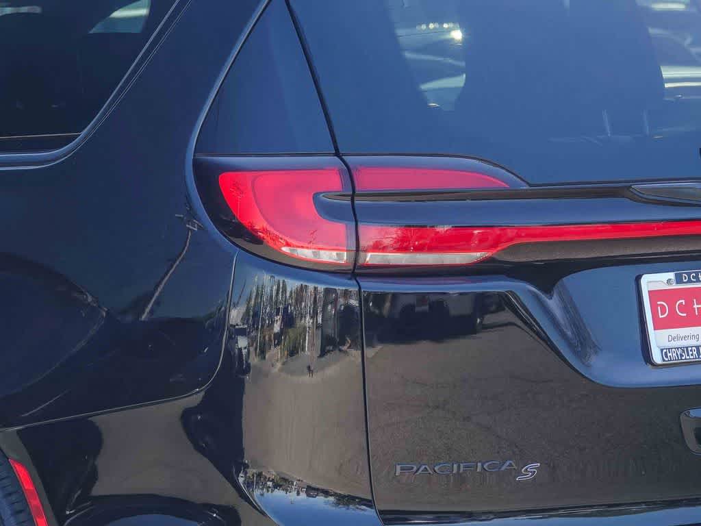 Thumbnail: 2025 Chrysler Pacifica - 7