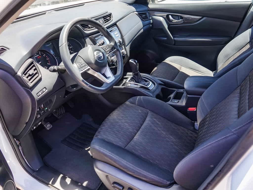 2017 Nissan Rogue SV 16