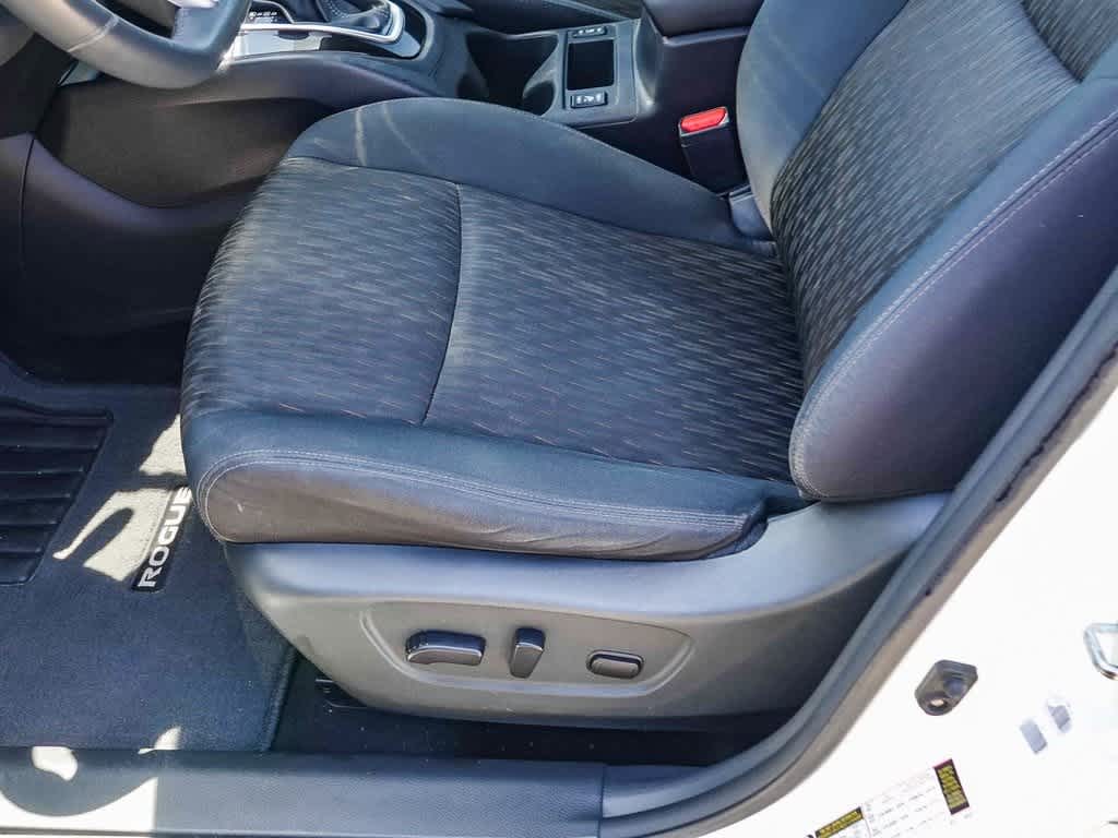 2017 Nissan Rogue SV 20