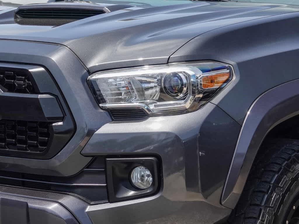 Thumbnail: 2019 Toyota Tacoma - 8