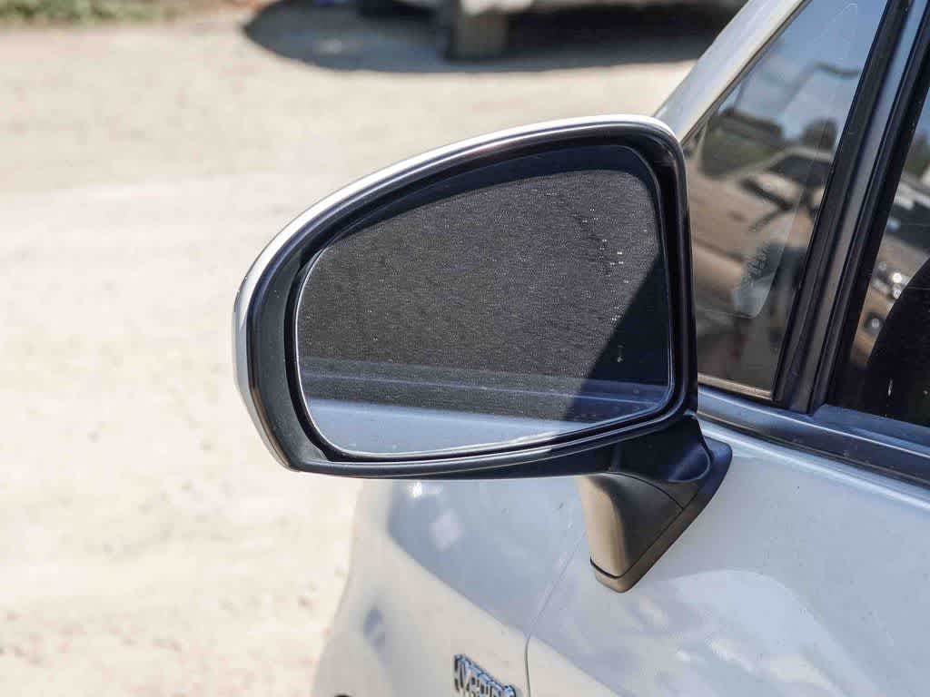 Thumbnail: 2014 Toyota Prius - 21