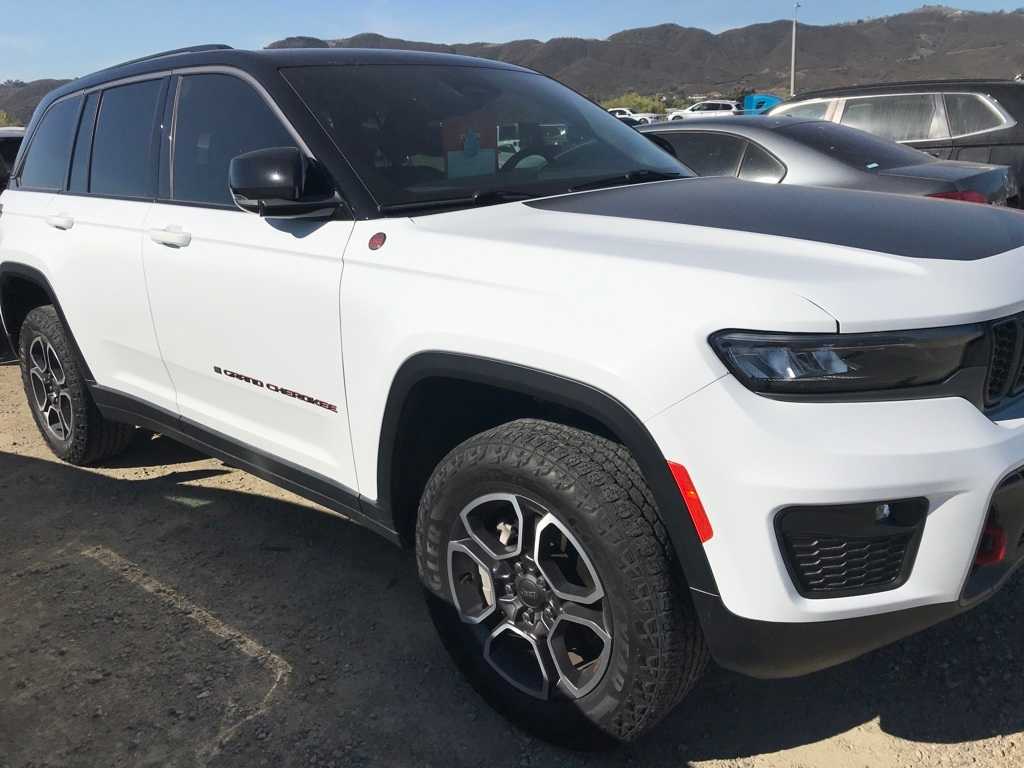 Thumbnail: 2022 Jeep Grand Cherokee - 4