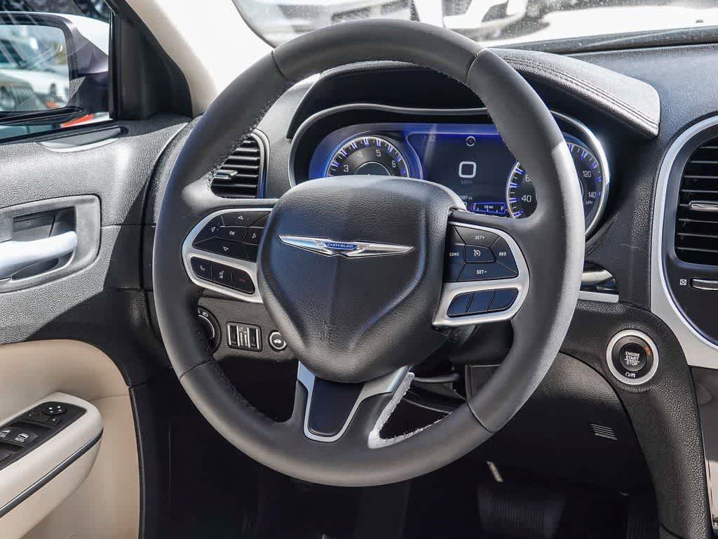 Thumbnail: 2023 Chrysler 300 - 14