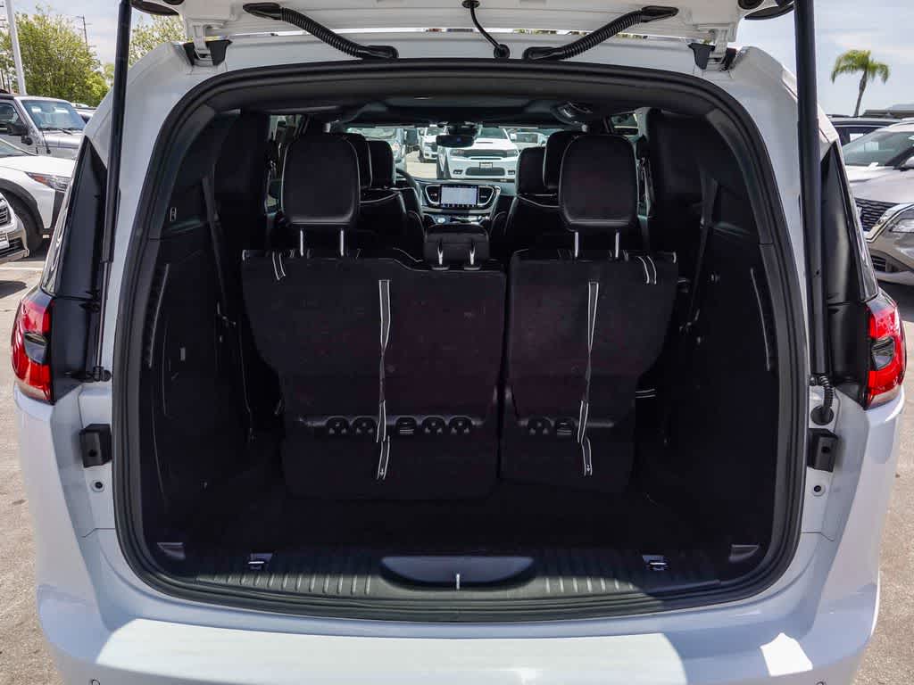 Thumbnail: 2024 Chrysler Pacifica - 24