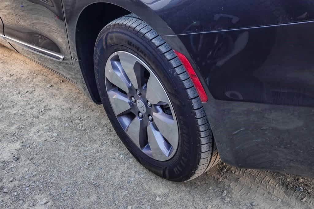 Thumbnail: 2019 Chrysler Pacifica - 17