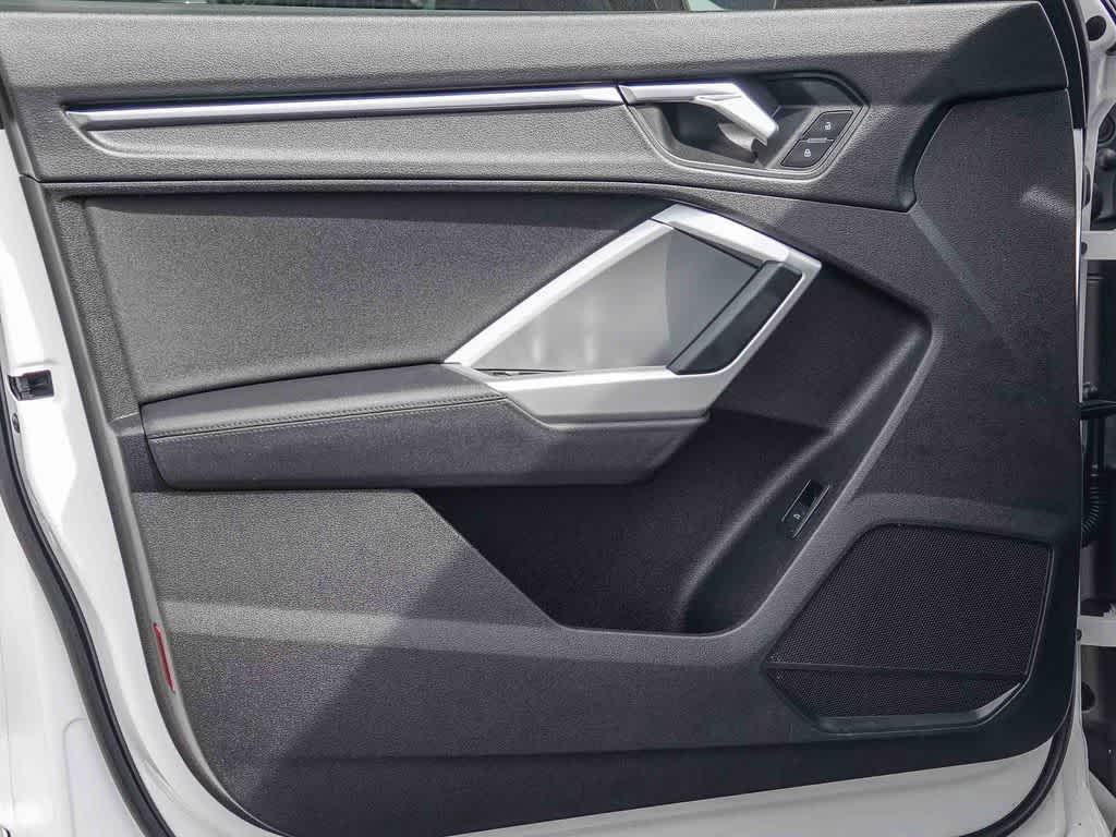 Thumbnail: 2020 Audi Q3 - 17