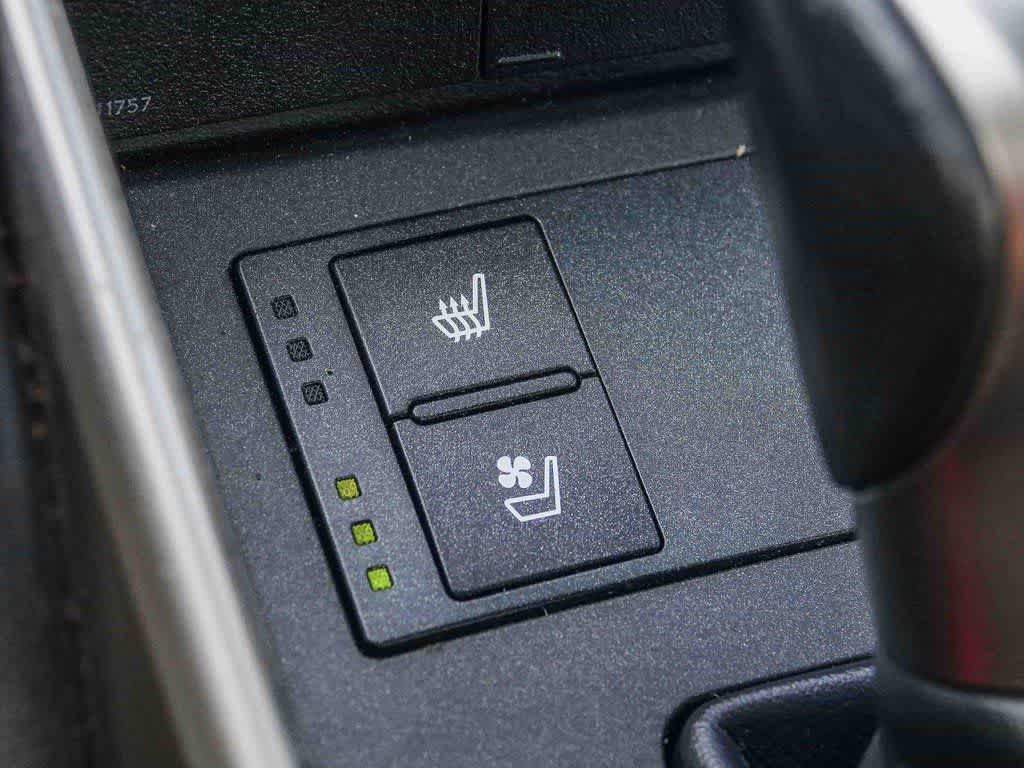 Thumbnail: 2018 Lexus IS - 21