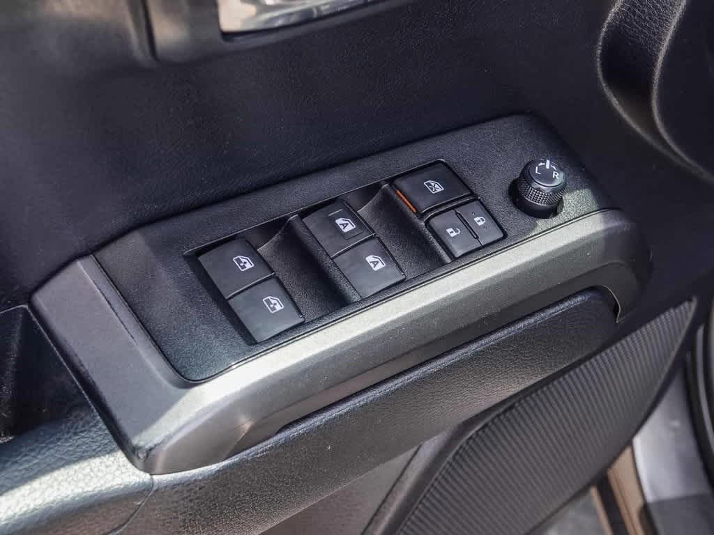 Thumbnail: 2019 Toyota Tacoma - 20