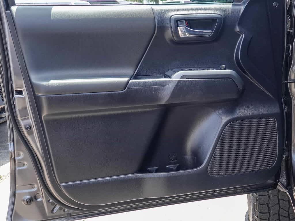 Thumbnail: 2019 Toyota Tacoma - 19