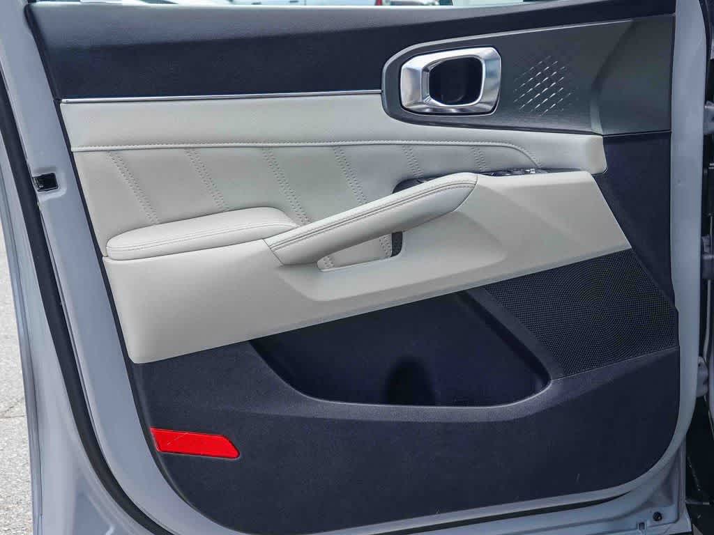 Thumbnail: 2023 Kia Sorento - 19