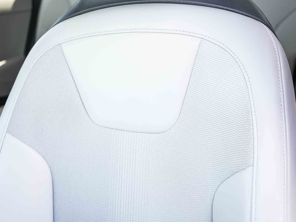Thumbnail: 2023 Kia Niro - 24