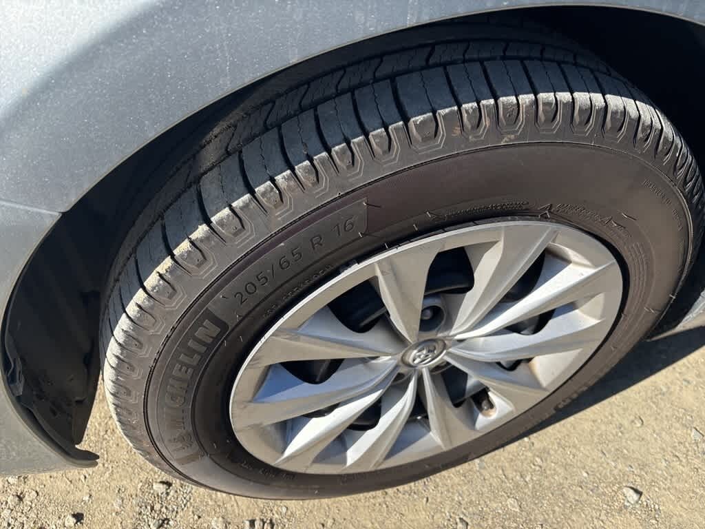 Used 2017 Toyota Camry Hybrid LE Sedan