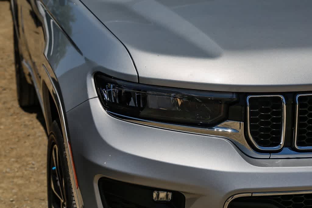 Thumbnail: 2022 Jeep Grand Cherokee - 16