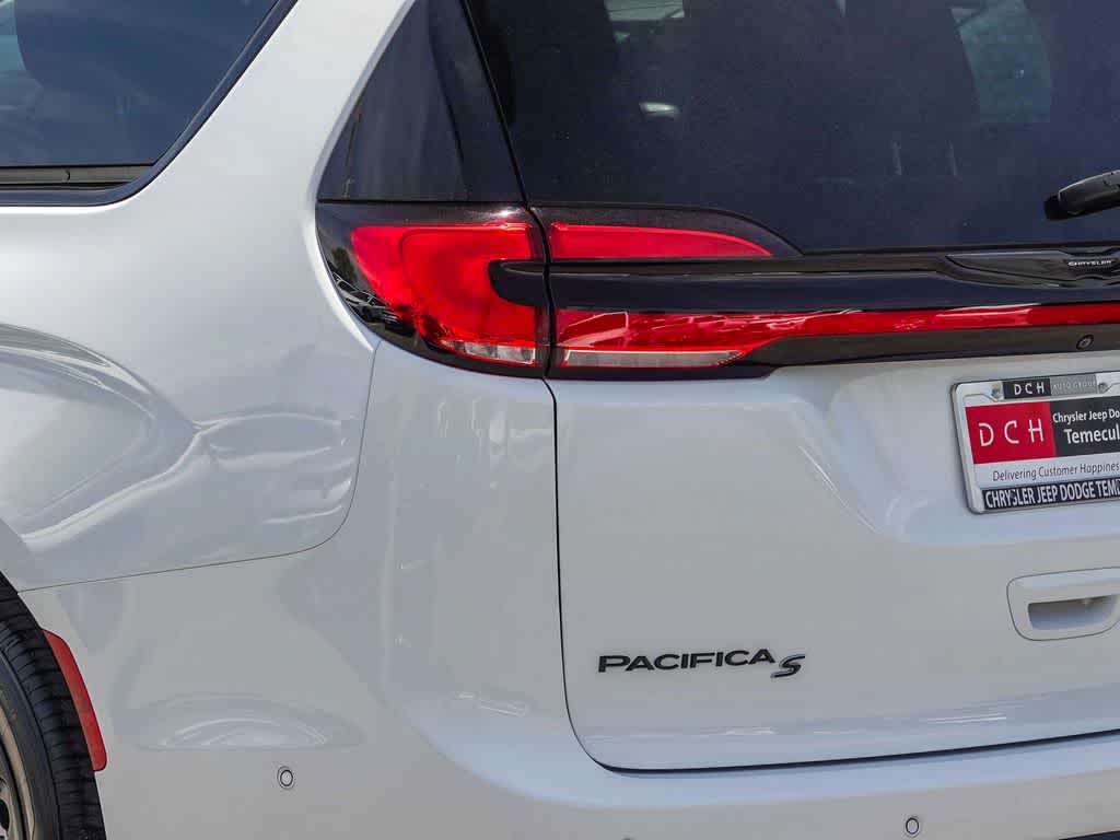 Thumbnail: 2024 Chrysler Pacifica - 6