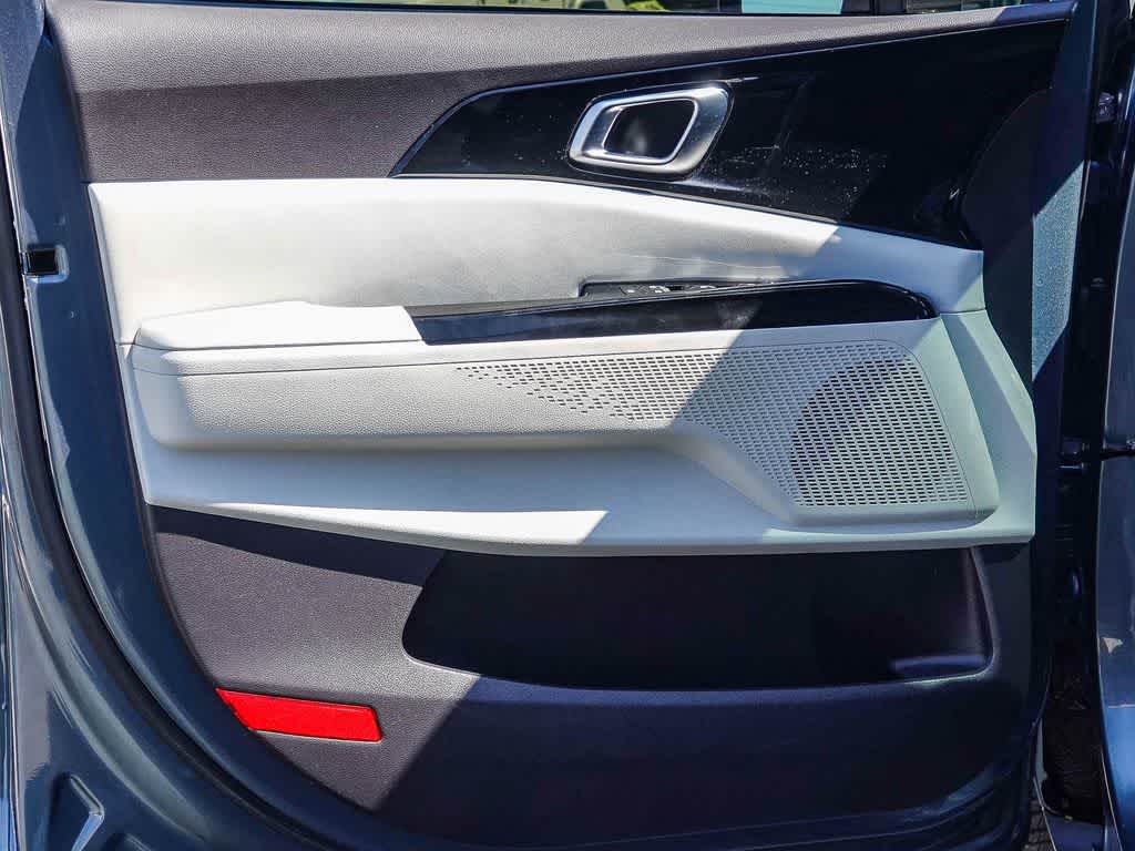 Thumbnail: 2022 Kia Carnival - 19