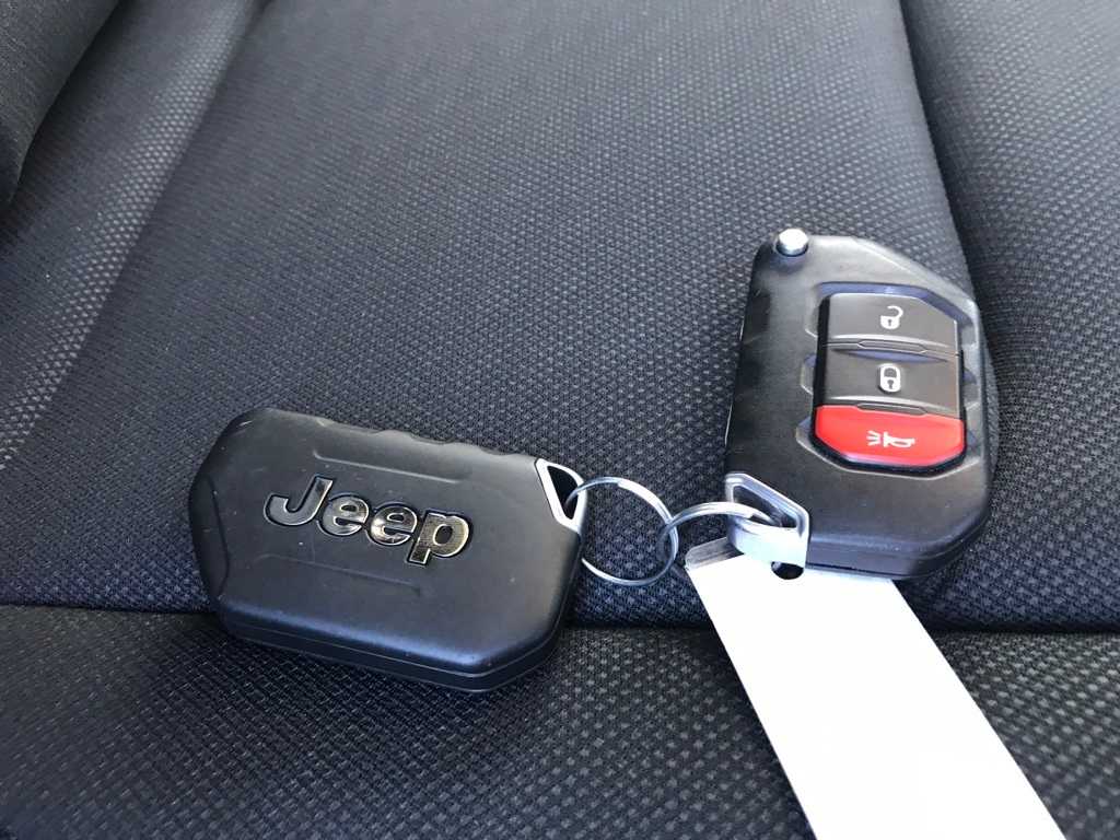 Thumbnail: 2021 Jeep Wrangler - 11