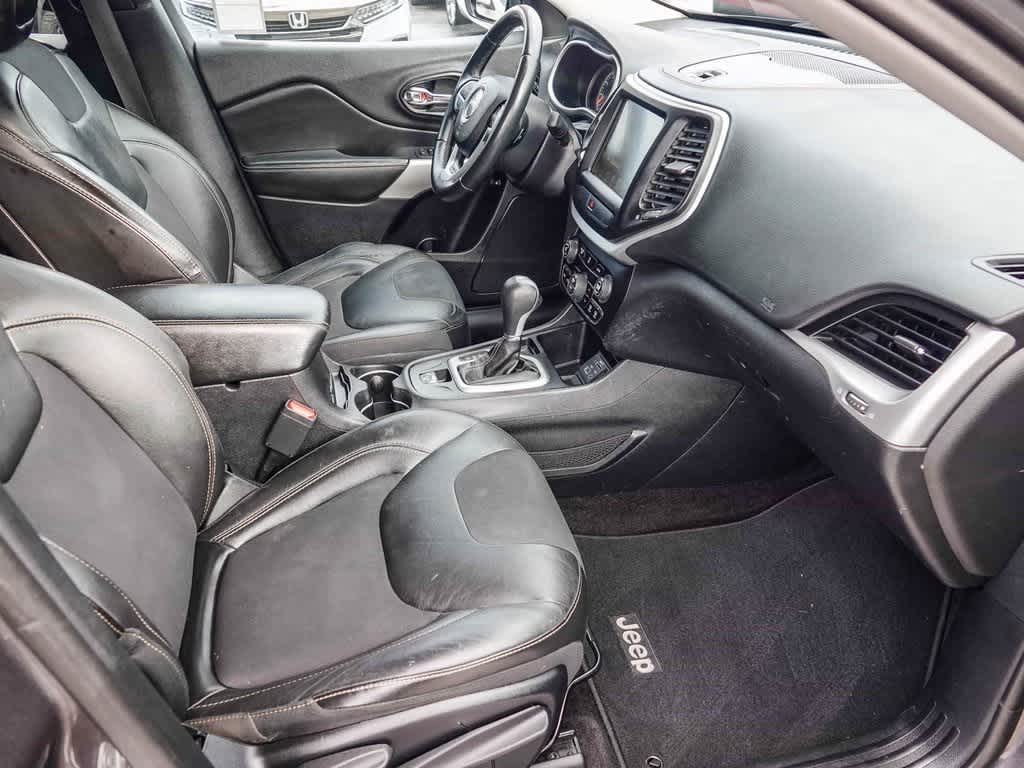 Thumbnail: 2018 Jeep Cherokee - 15