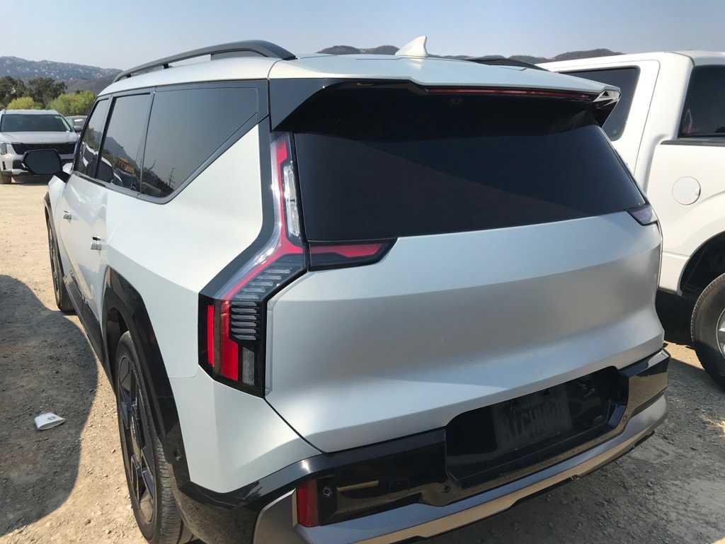 Thumbnail: 2024 Kia EV9 - 7