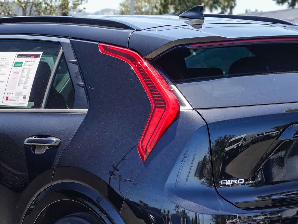 Thumbnail: 2023 Kia Niro - 7