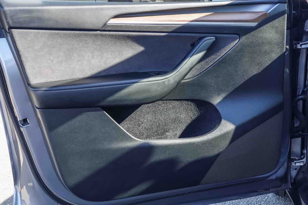 Thumbnail: 2025 Tesla Model Y - 18