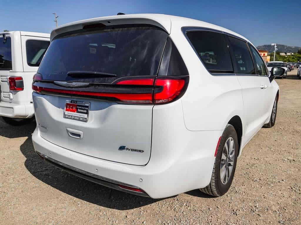 Thumbnail: 2023 Chrysler Pacifica - 12