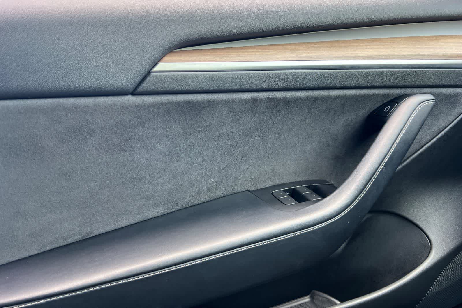 Thumbnail: 2022 Tesla Model 3 - 15