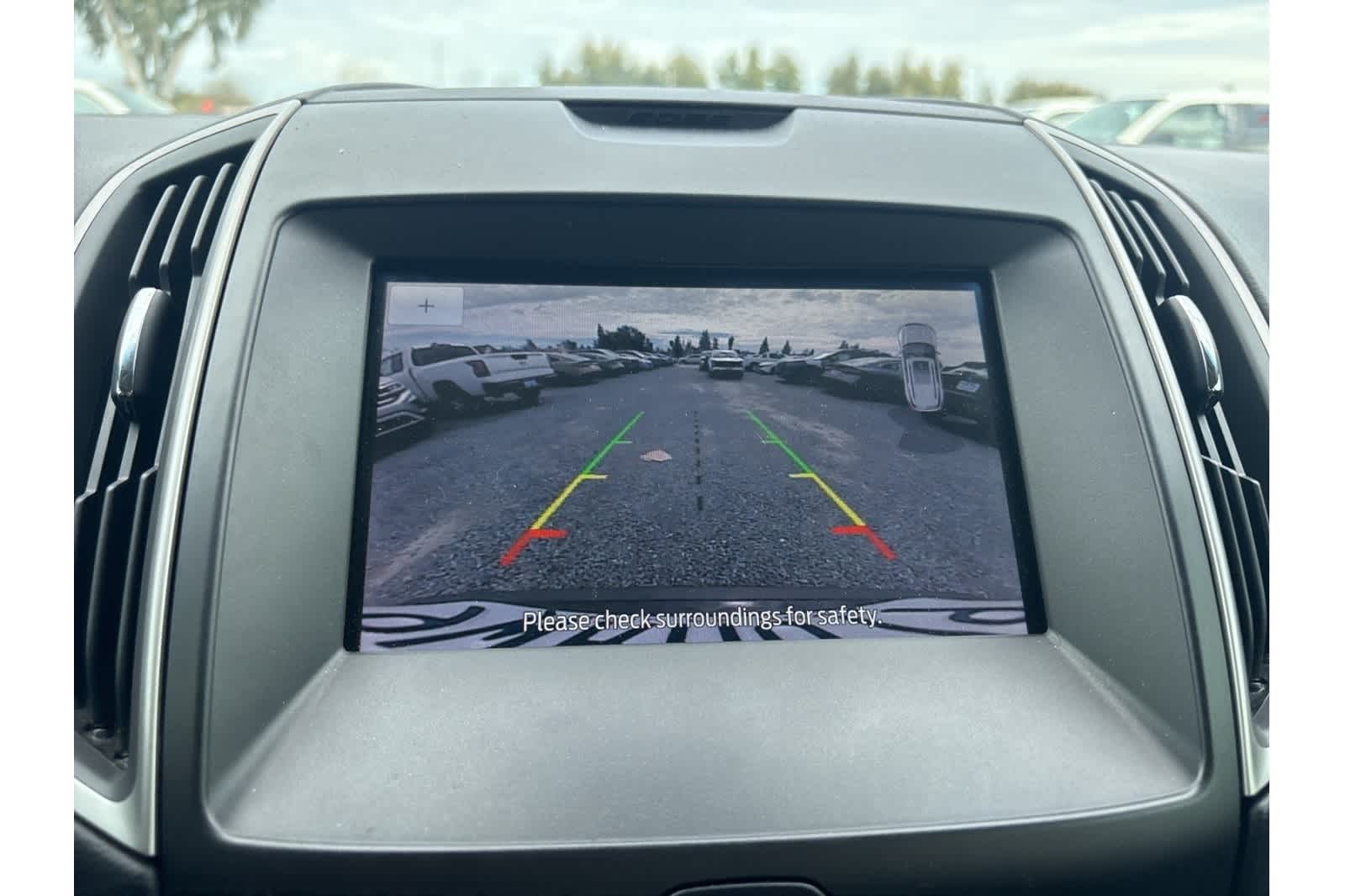 Thumbnail: 2020 Ford Edge - 17