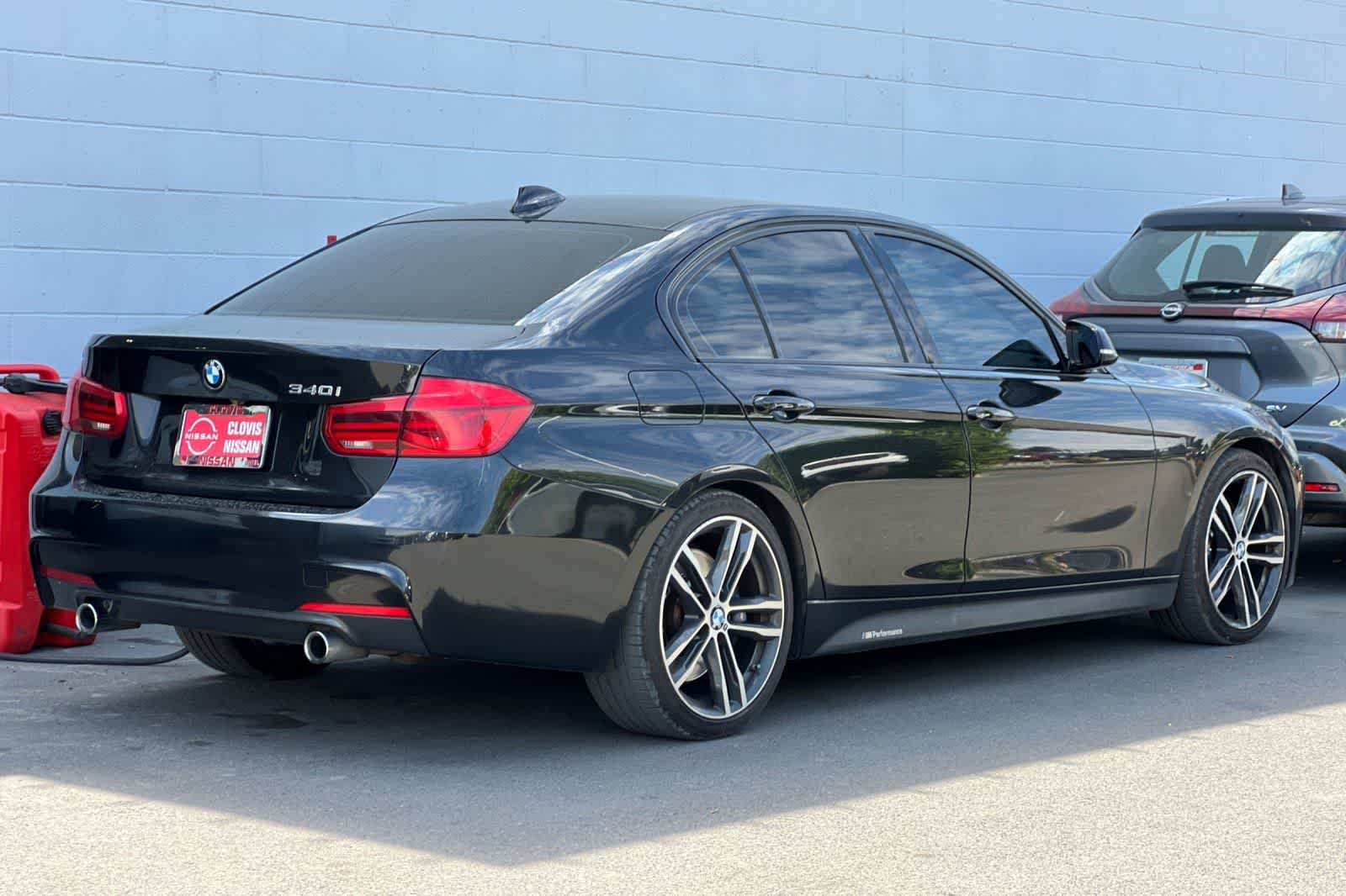 Thumbnail: 2018 BMW 3 Series - 3