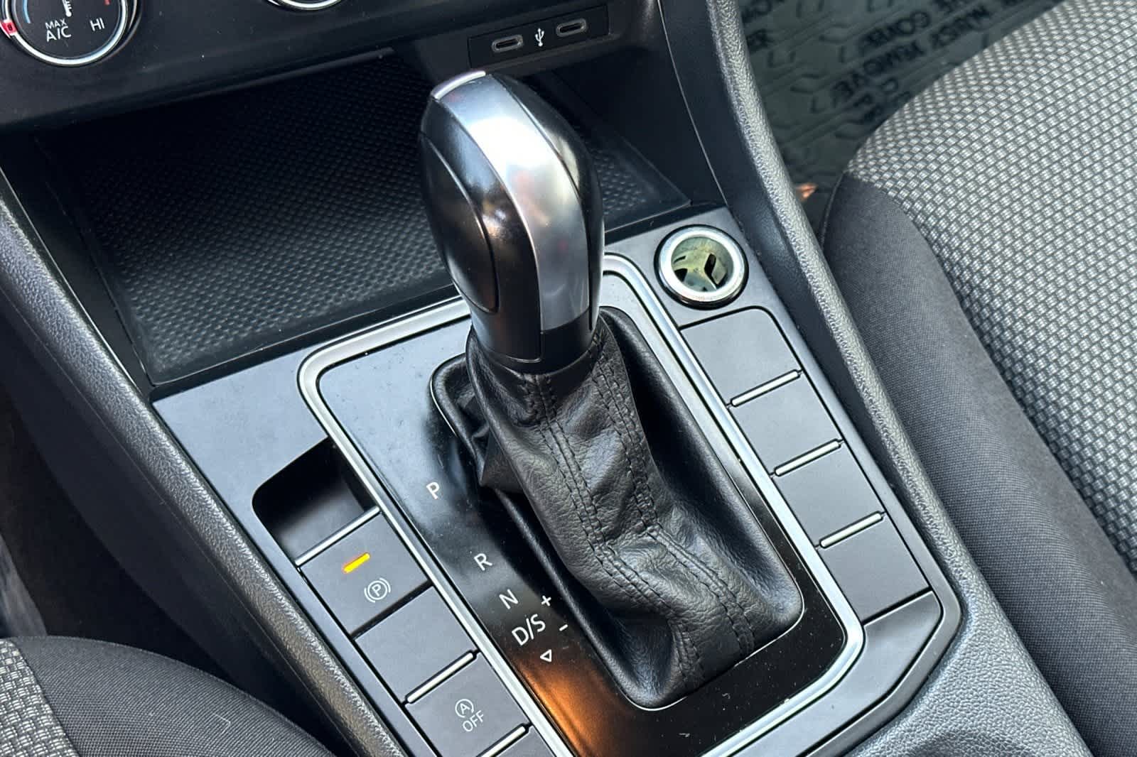 Thumbnail: 2020 Volkswagen Jetta - 24