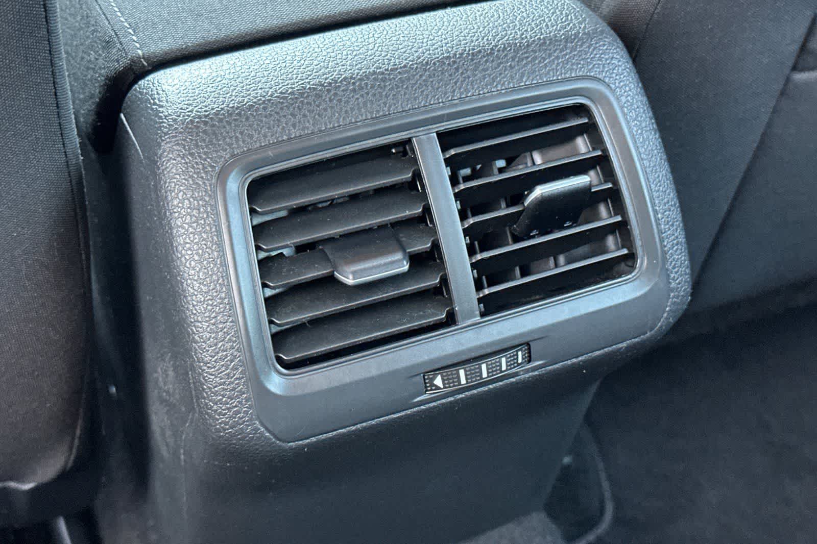Thumbnail: 2019 Volkswagen e-Golf - 15