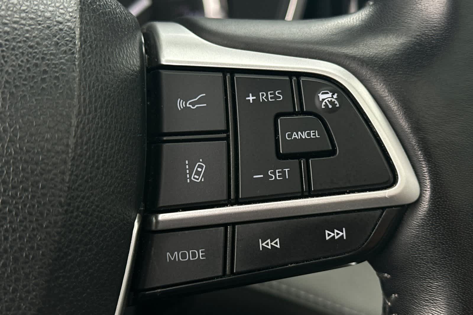 Thumbnail: 2022 Toyota Highlander - 32