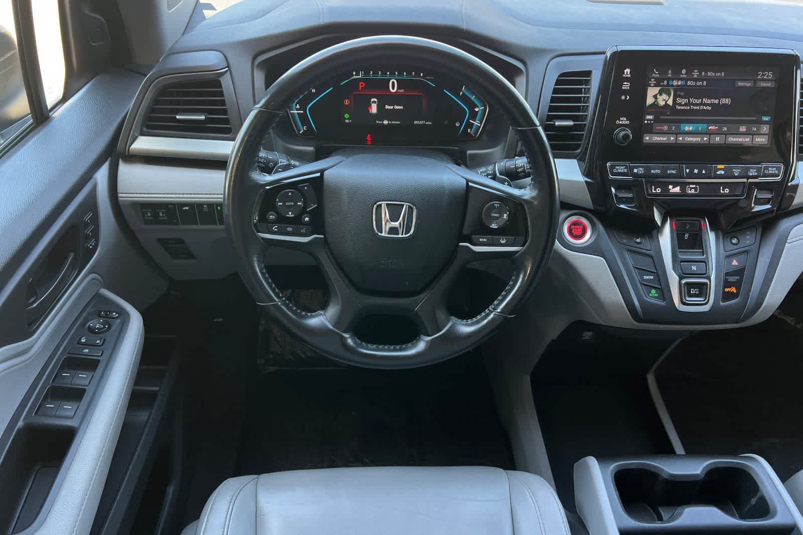 Thumbnail: 2018 Honda Odyssey - 16