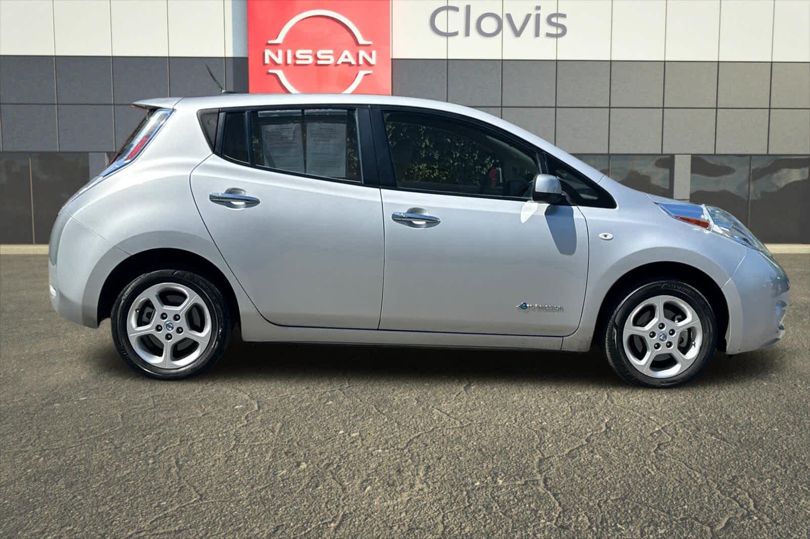 Thumbnail: 2011 Nissan Leaf - 9