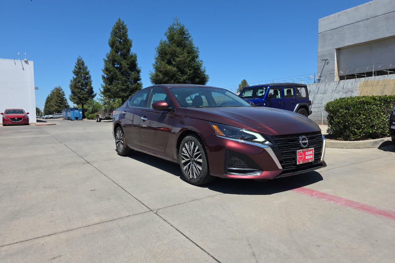 Thumbnail: 2023 Nissan Altima - 10