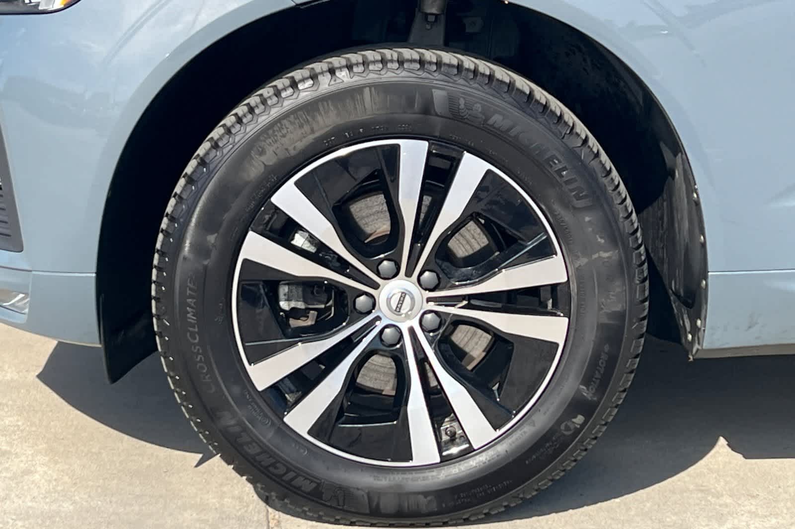 Thumbnail: 2023 Volvo XC60 - 35