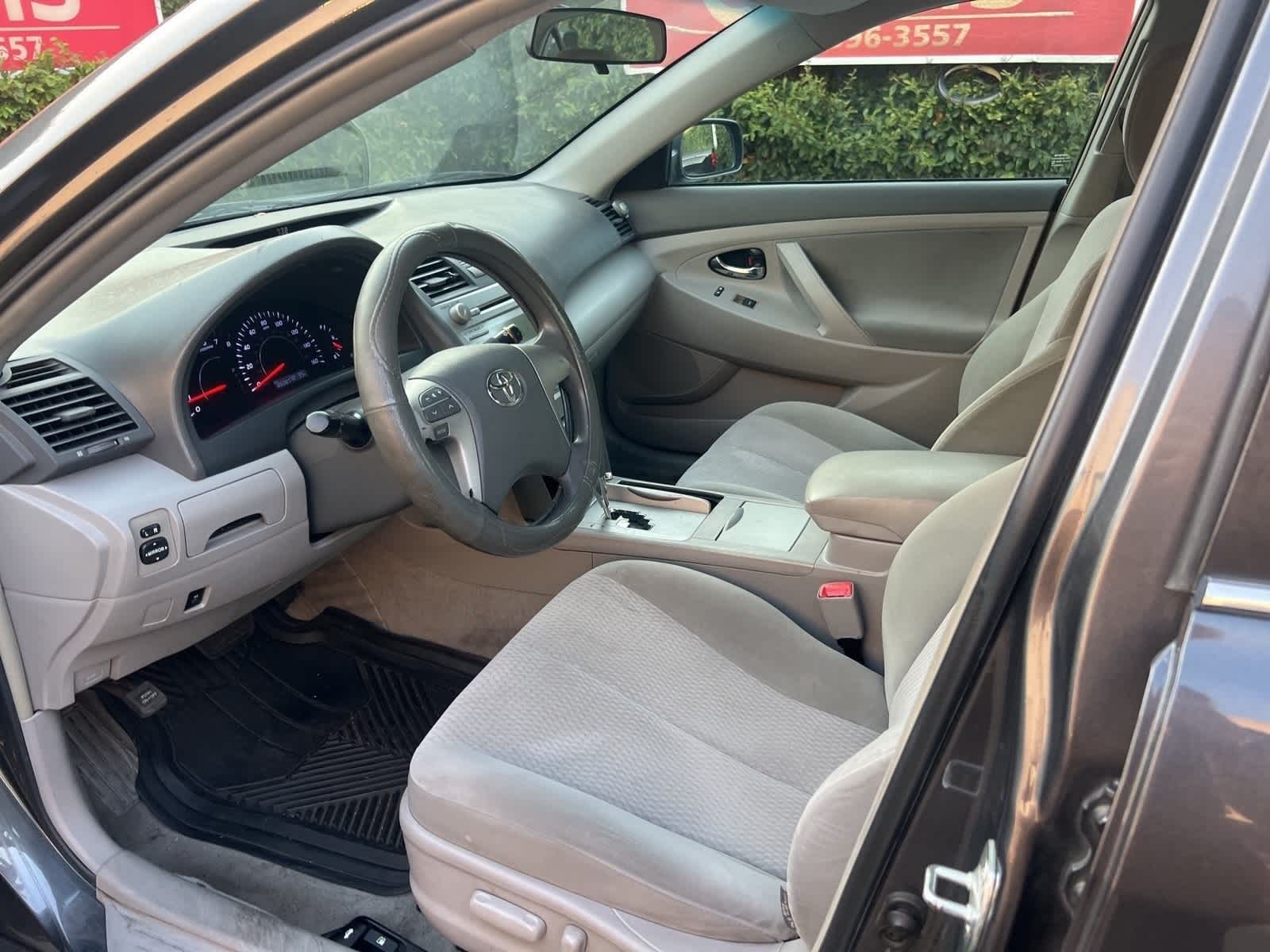2010 Toyota Camry LE 4