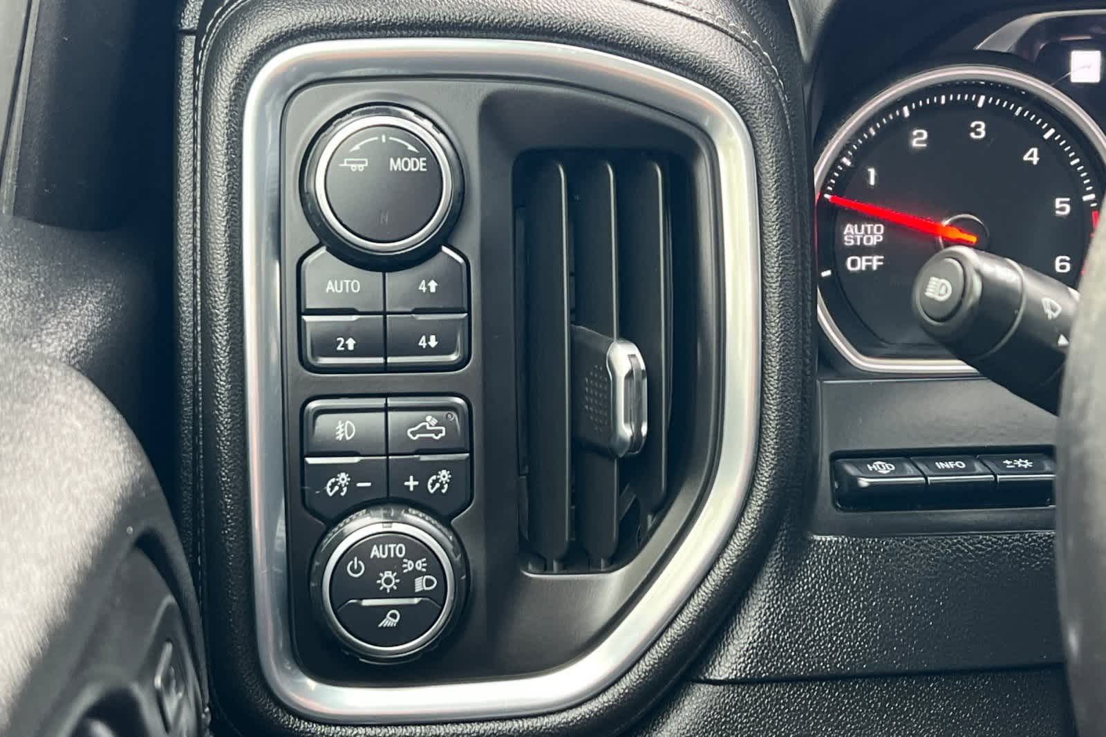 Thumbnail: 2021 Chevrolet Silverado 1500 - 32