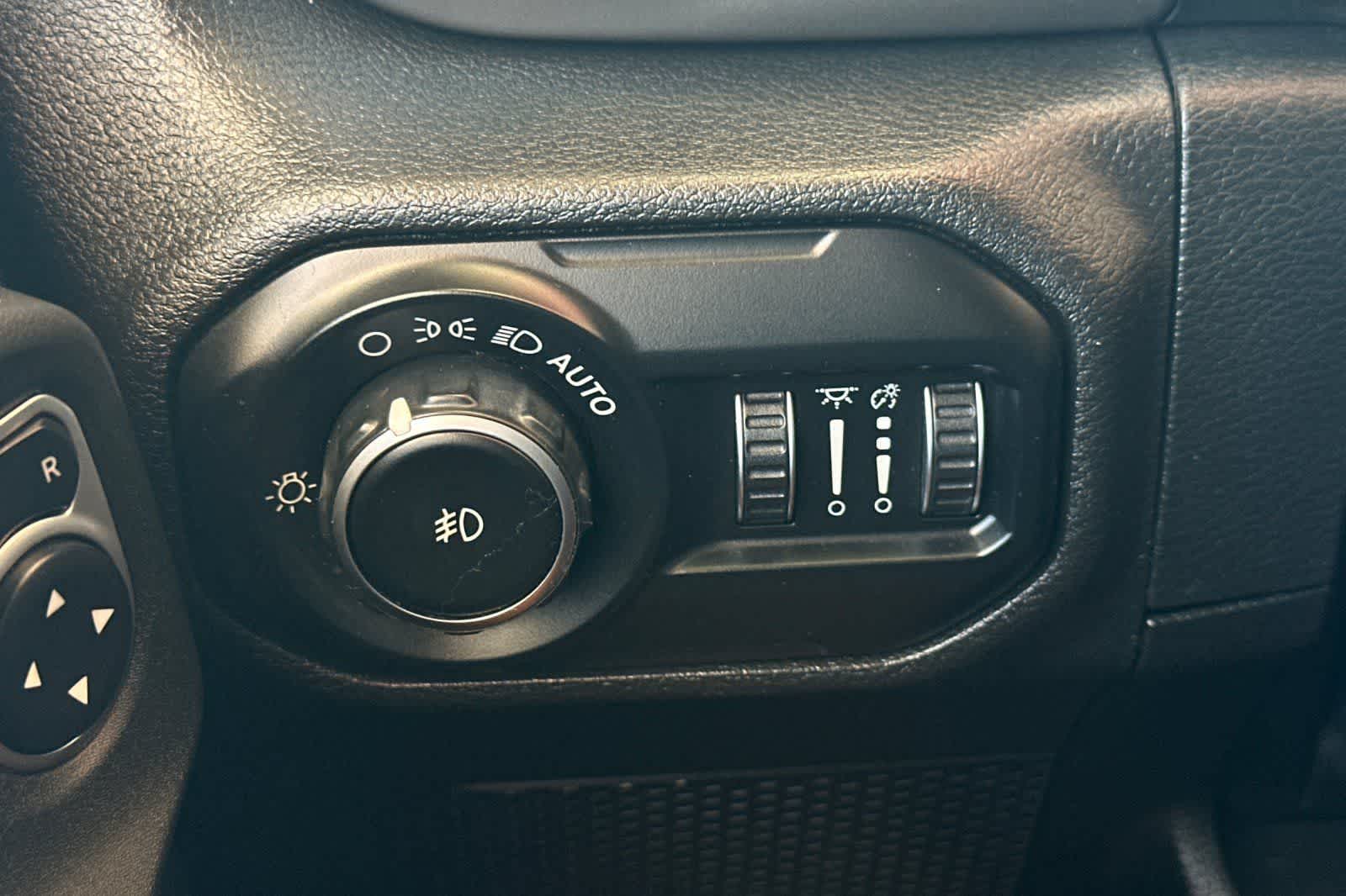 Thumbnail: 2018 Jeep Wrangler - 31