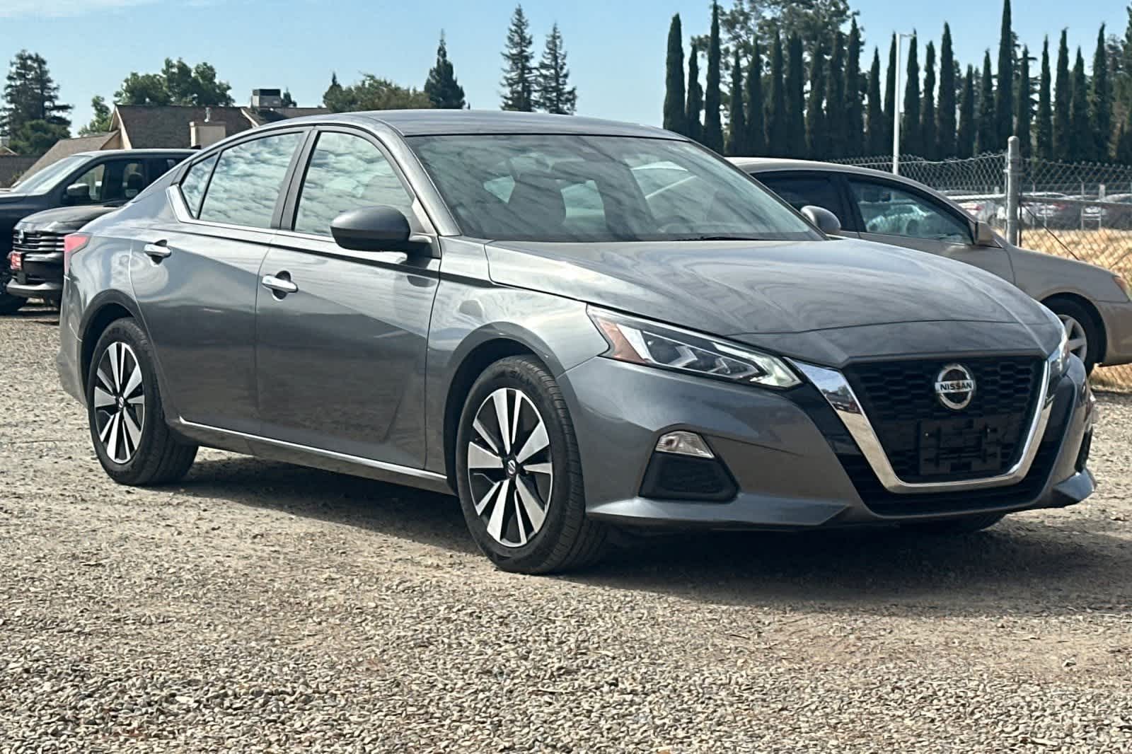 Thumbnail: 2022 Nissan Altima - 10