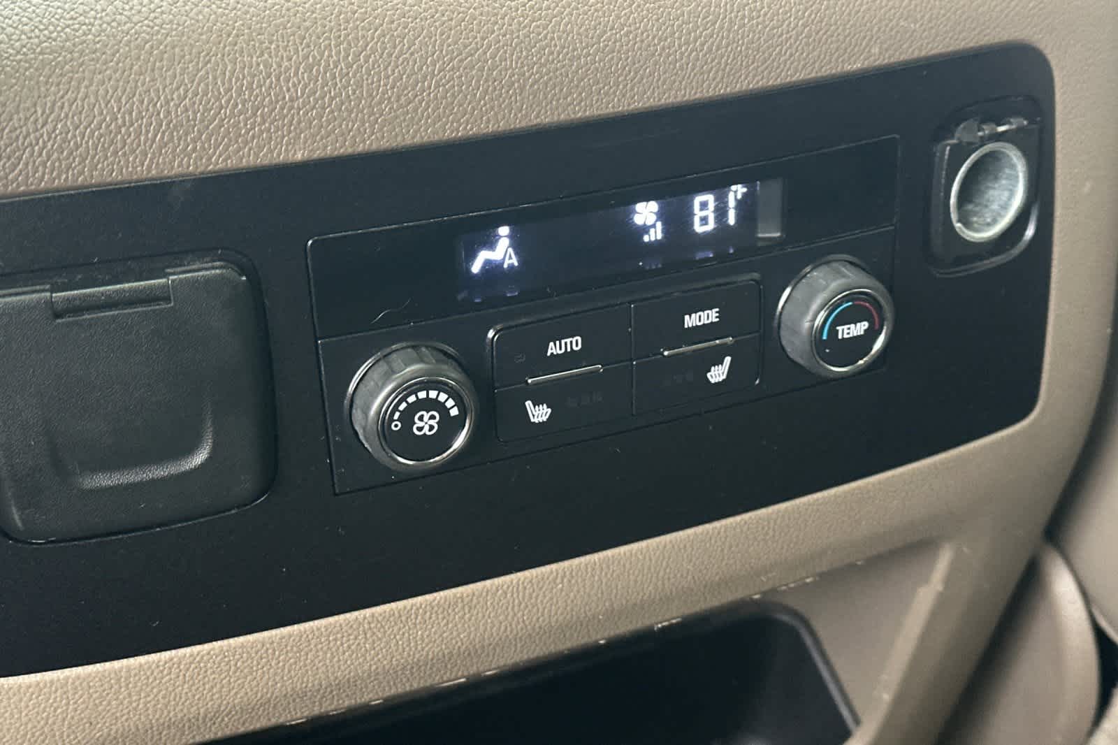 Thumbnail: 2016 Chevrolet Suburban - 15