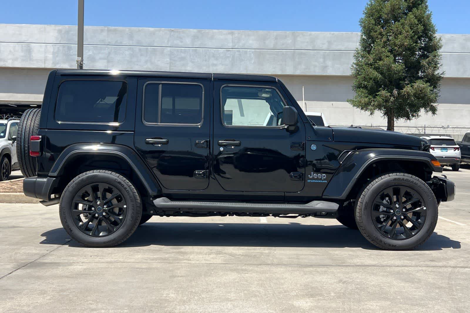 Thumbnail: 2025 Jeep Wrangler - 9
