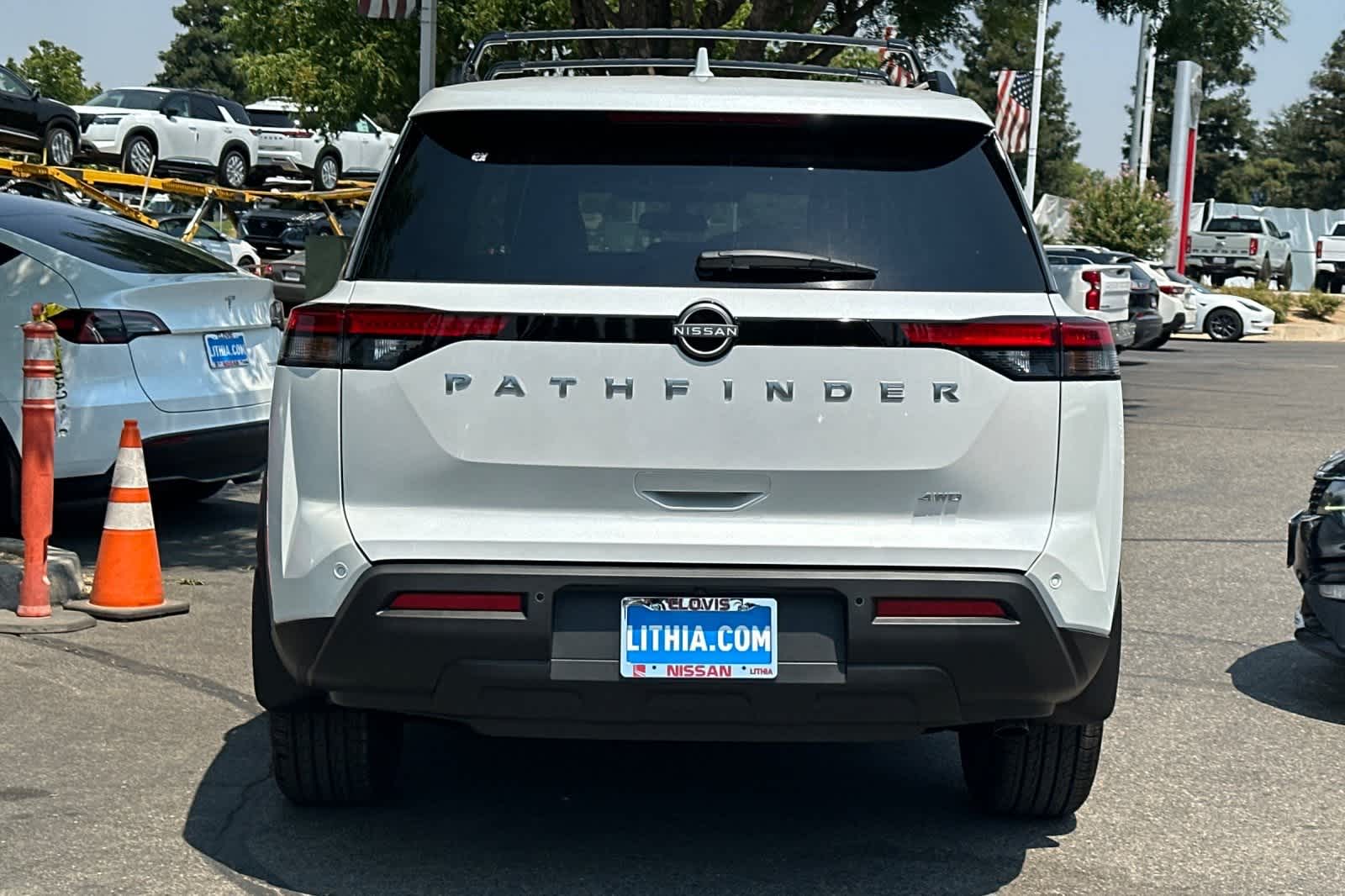 Thumbnail: 2025 Nissan Pathfinder - 8