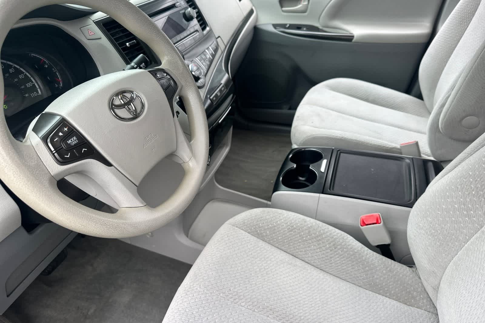 Thumbnail: 2014 Toyota Sienna - 12